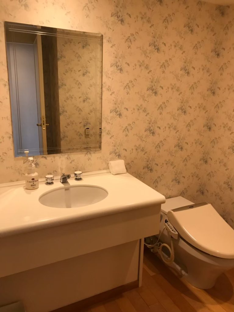 星野リゾート リゾナーレトマムのスイートルーム トイレ