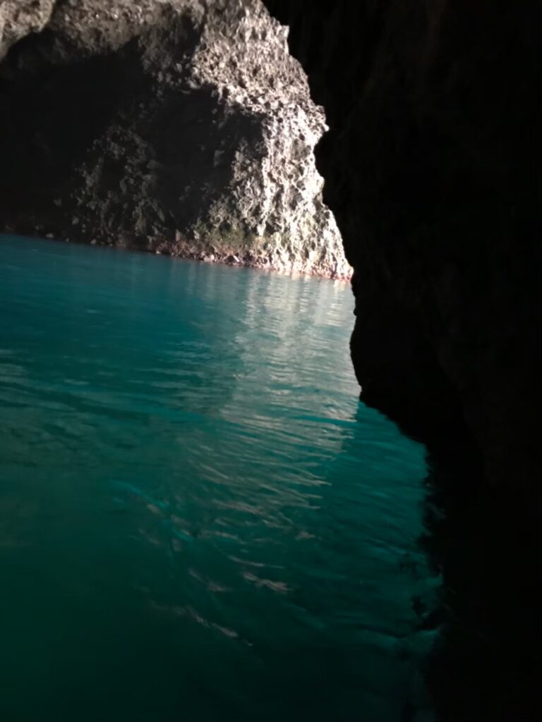 青の洞窟内