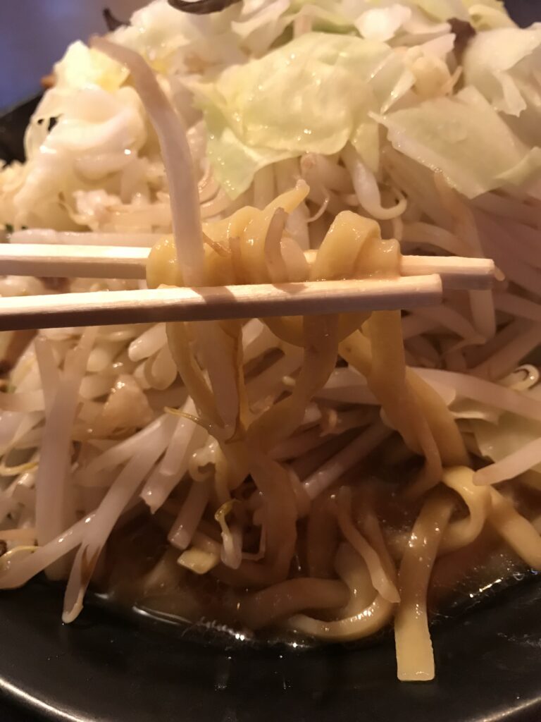 ラーメン駒の駒二郎の麺の様子